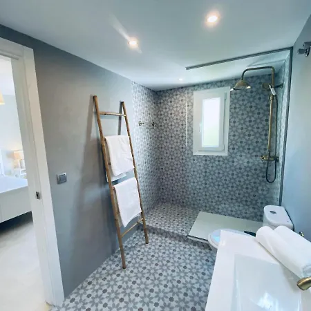 펜션 Escape To Serenity - 3 Bedroom Townhouse By The Sea! 마르베야