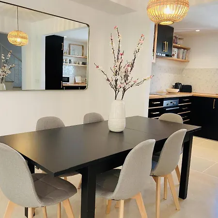 펜션 Escape To Serenity - 3 Bedroom Townhouse By The Sea!