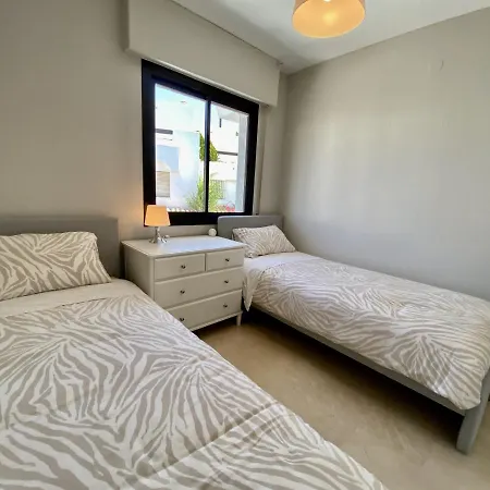 Escape To Serenity - 3 Bedroom Townhouse By The Sea! 마르베야