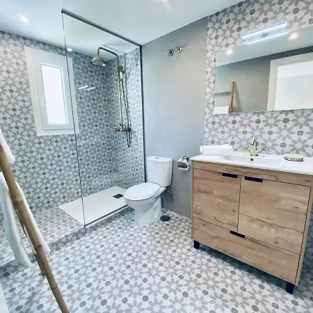 Escape To Serenity - 3 Bedroom Townhouse By The Sea! 마르베야