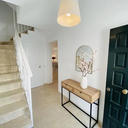 펜션 Escape To Serenity - 3 Bedroom Townhouse By The Sea! *